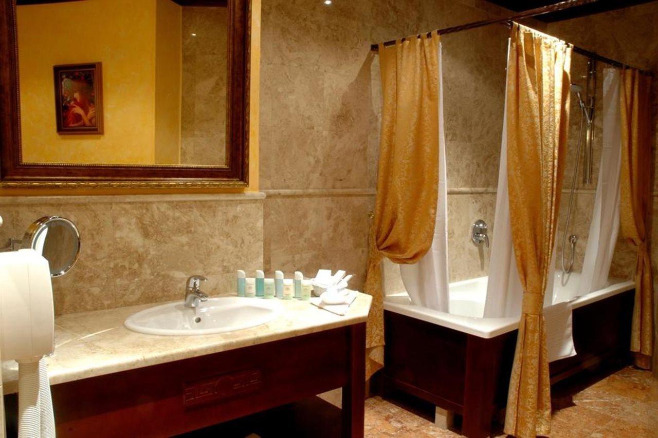 Hotel Optima Collection Dnipro Esterno foto
